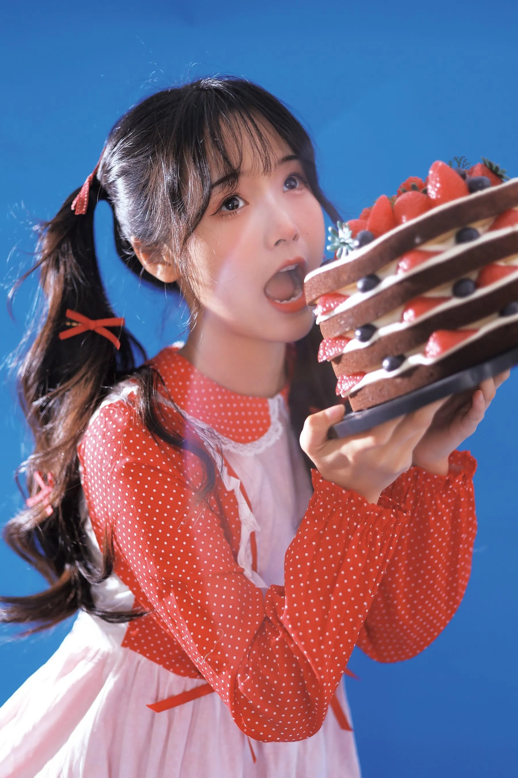 [YITUYU艺图语]2022.09.18 生日快乐 至春禾 [28P]插图1